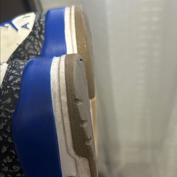 Jordan Men's White and Black Sneakers with Blue Accents - Picture 12 of 13